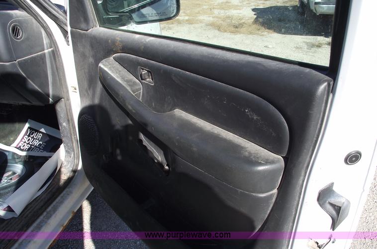 image for item C5884 2000 GMC Sierra 1500 SL extended cab pickup truck