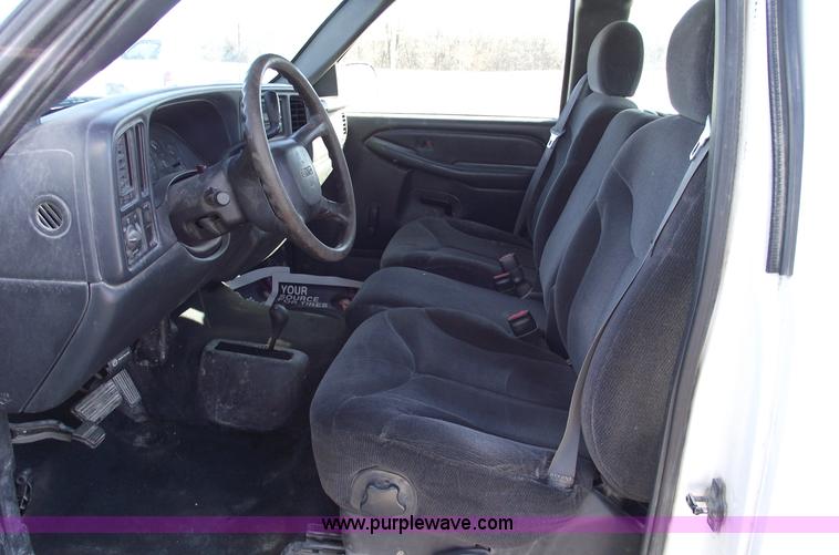 image for item C5884 2000 GMC Sierra 1500 SL extended cab pickup truck