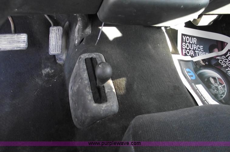 image for item C5884 2000 GMC Sierra 1500 SL extended cab pickup truck