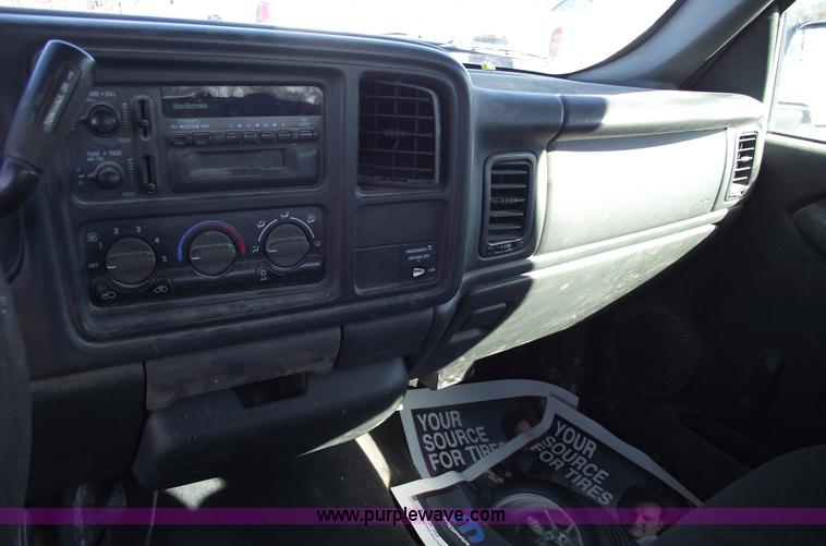 image for item C5884 2000 GMC Sierra 1500 SL extended cab pickup truck