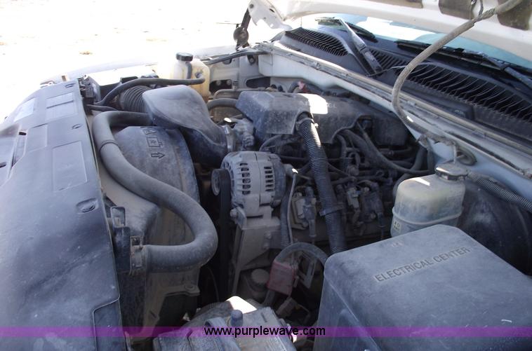 image for item C5884 2000 GMC Sierra 1500 SL extended cab pickup truck