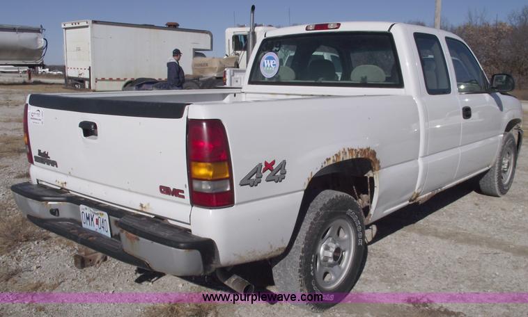 image for item C5886 2002 GMC Sierra 1500 extended cab pickup truck