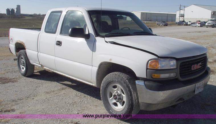image for item C5886 2002 GMC Sierra 1500 extended cab pickup truck
