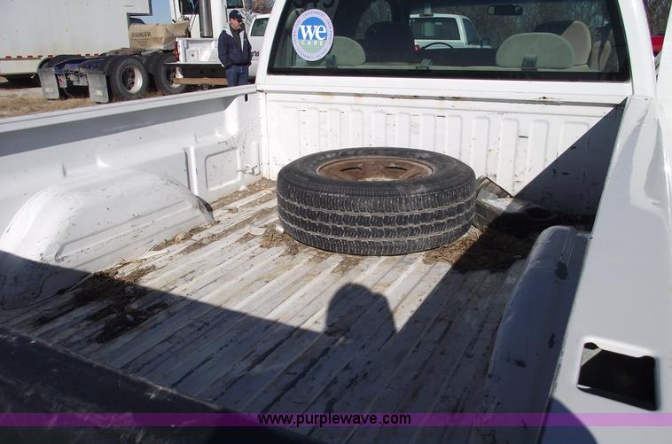 image for item C5886 2002 GMC Sierra 1500 extended cab pickup truck