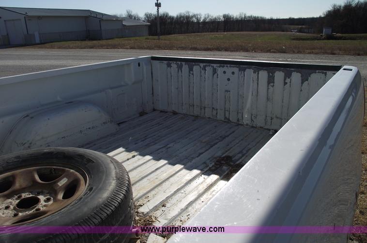 image for item C5886 2002 GMC Sierra 1500 extended cab pickup truck