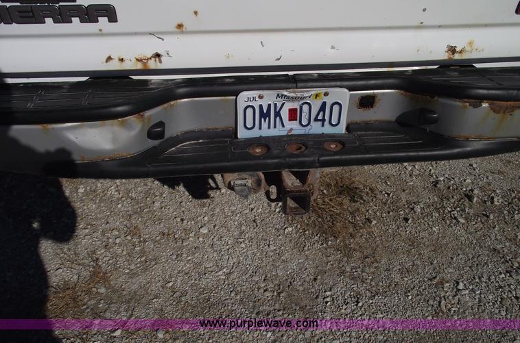 image for item C5886 2002 GMC Sierra 1500 extended cab pickup truck