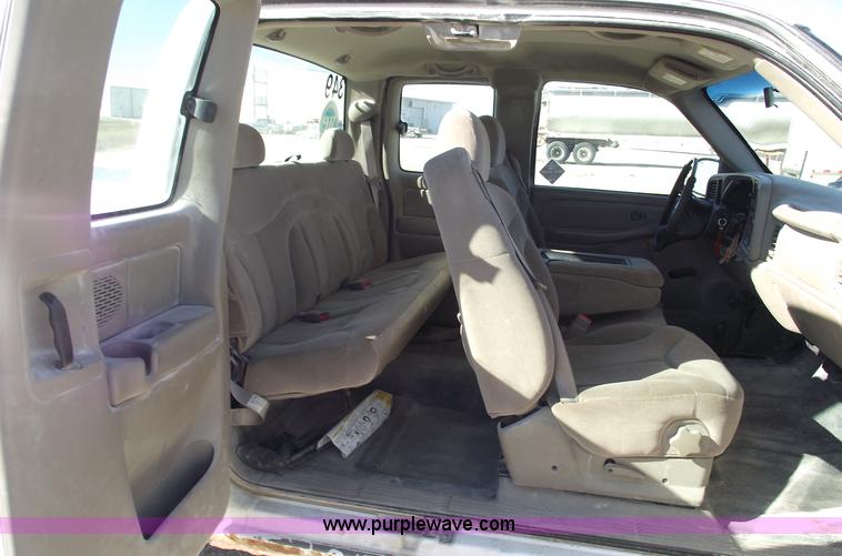 image for item C5886 2002 GMC Sierra 1500 extended cab pickup truck