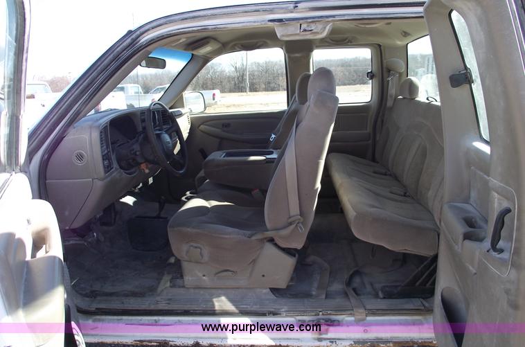image for item C5886 2002 GMC Sierra 1500 extended cab pickup truck