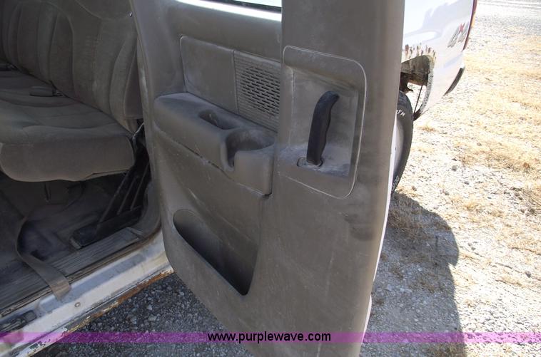 image for item C5886 2002 GMC Sierra 1500 extended cab pickup truck