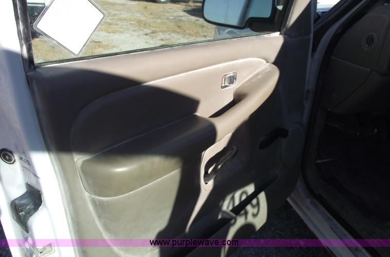 image for item C5886 2002 GMC Sierra 1500 extended cab pickup truck