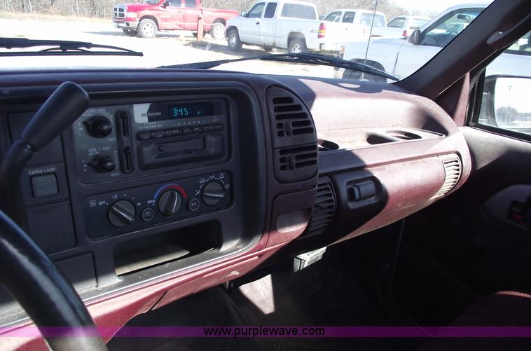 image for item C5887 1995 Chevrolet 1500 pickup truck