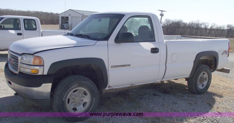 image for item C5888 2002 GMC Sierra 2500HD pickup truck