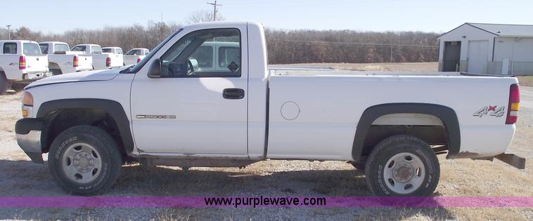 image for item C5888 2002 GMC Sierra 2500HD pickup truck