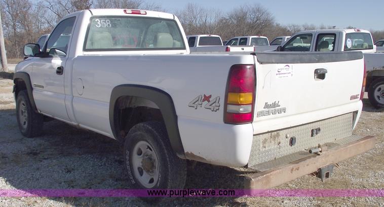 image for item C5888 2002 GMC Sierra 2500HD pickup truck