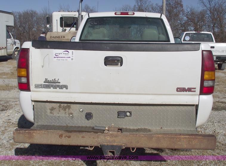image for item C5888 2002 GMC Sierra 2500HD pickup truck