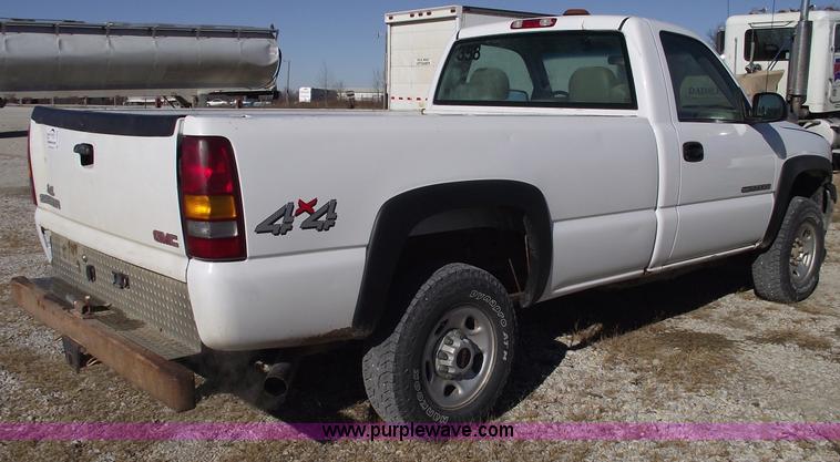image for item C5888 2002 GMC Sierra 2500HD pickup truck