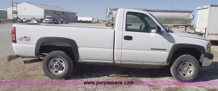 image for item C5888 2002 GMC Sierra 2500HD pickup truck
