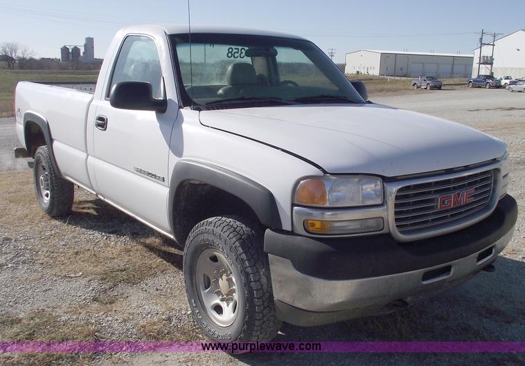 image for item C5888 2002 GMC Sierra 2500HD pickup truck