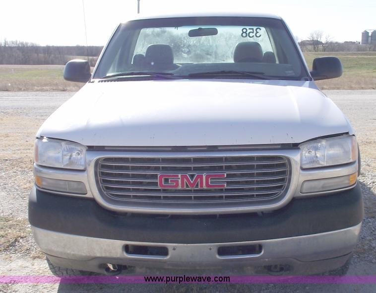 image for item C5888 2002 GMC Sierra 2500HD pickup truck