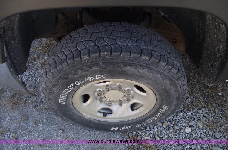 image for item C5888 2002 GMC Sierra 2500HD pickup truck