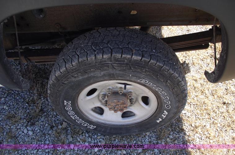 image for item C5888 2002 GMC Sierra 2500HD pickup truck