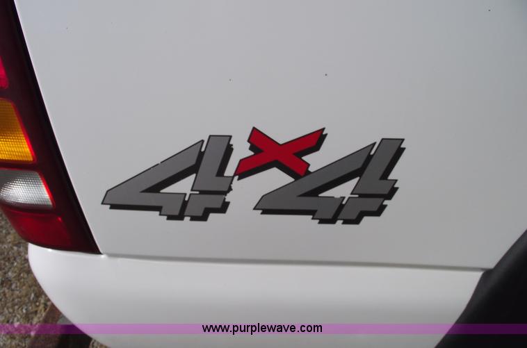 image for item C5888 2002 GMC Sierra 2500HD pickup truck