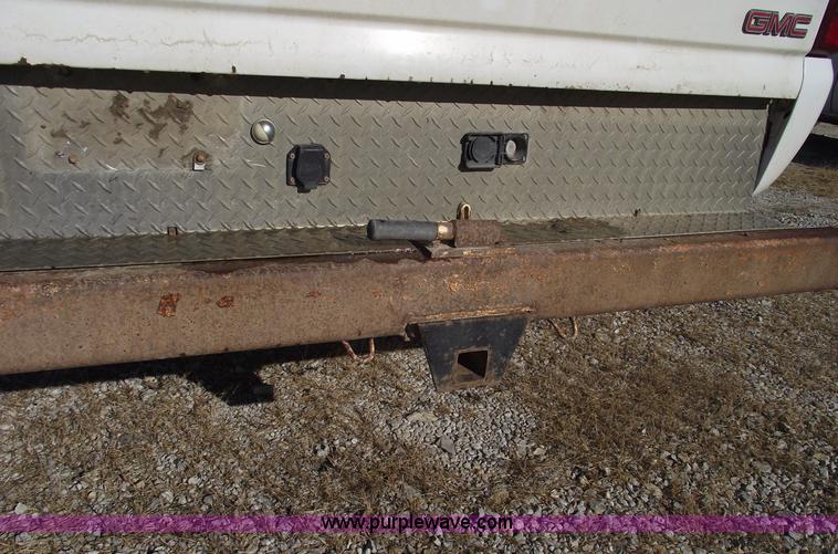 image for item C5888 2002 GMC Sierra 2500HD pickup truck