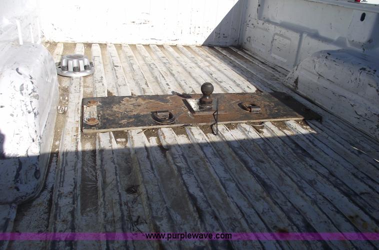 image for item C5888 2002 GMC Sierra 2500HD pickup truck