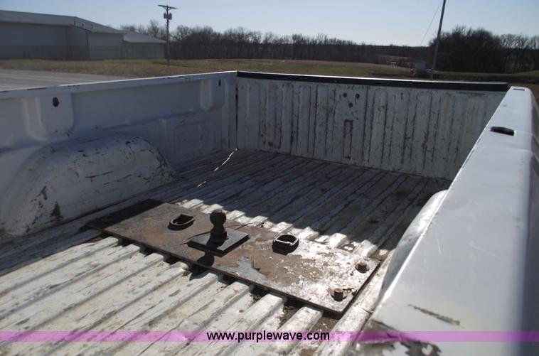 image for item C5888 2002 GMC Sierra 2500HD pickup truck