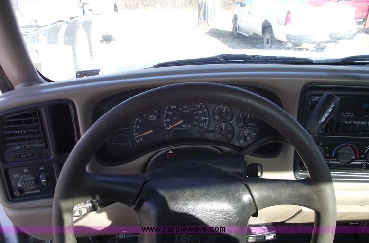 image for item C5888 2002 GMC Sierra 2500HD pickup truck