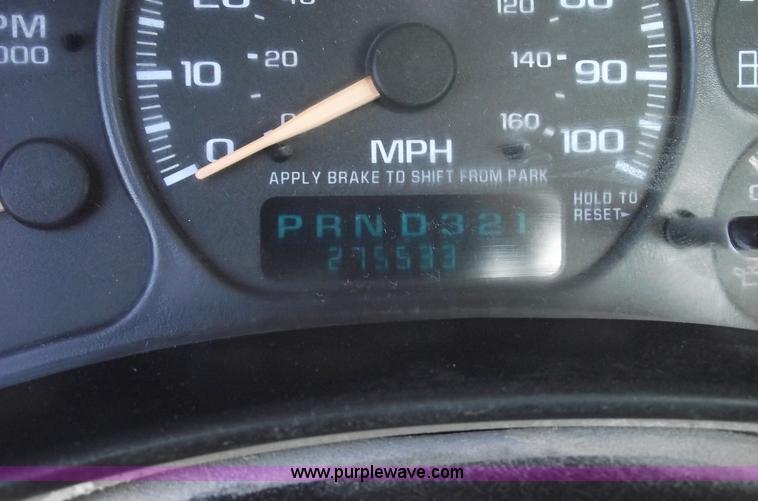 image for item C5888 2002 GMC Sierra 2500HD pickup truck