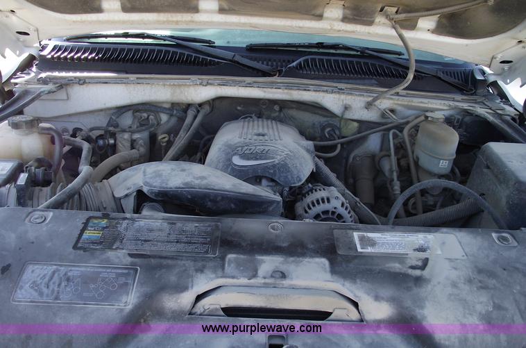 image for item C5888 2002 GMC Sierra 2500HD pickup truck