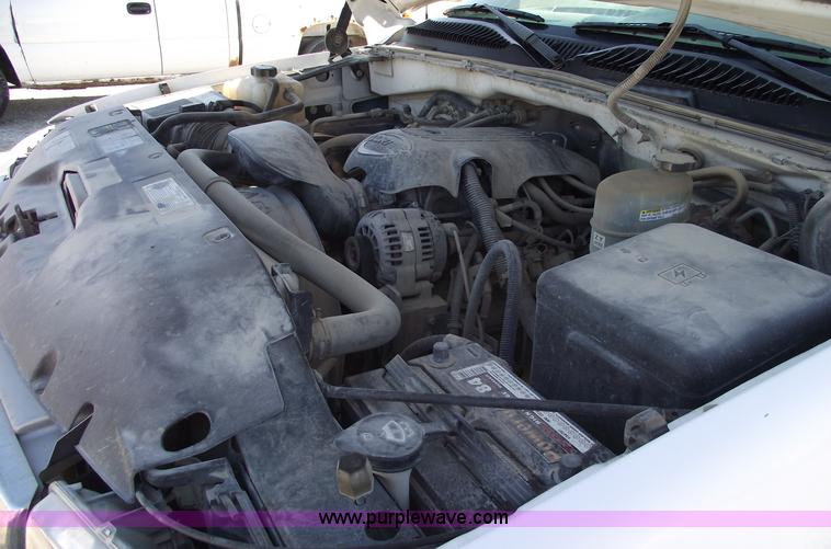 image for item C5888 2002 GMC Sierra 2500HD pickup truck