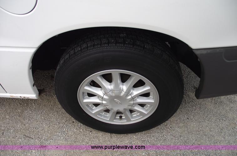 image for item C5917 1999 Ford Windstar LX mini van