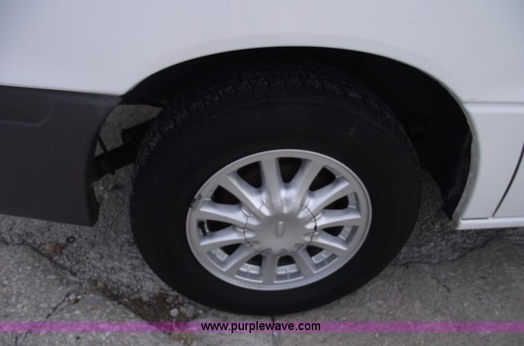 image for item C5917 1999 Ford Windstar LX mini van