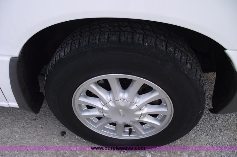 image for item C5917 1999 Ford Windstar LX mini van