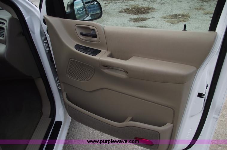 image for item C5917 1999 Ford Windstar LX mini van