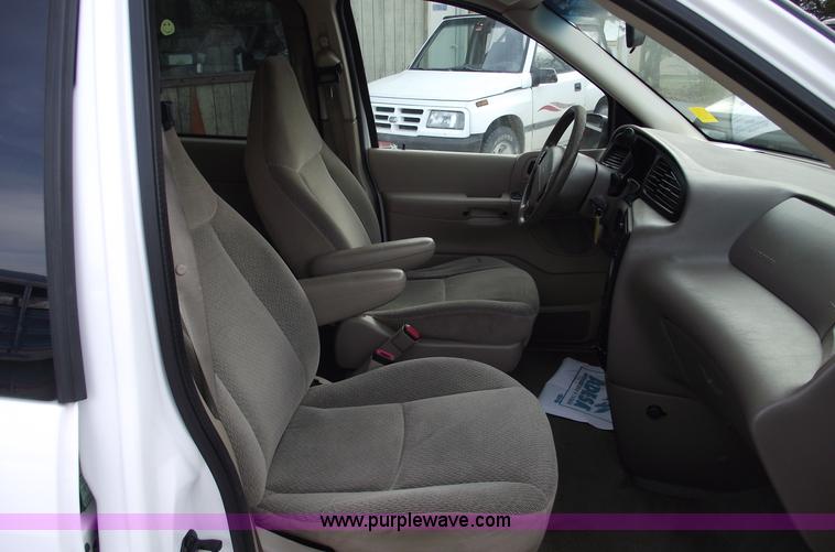image for item C5917 1999 Ford Windstar LX mini van