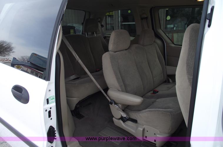 image for item C5917 1999 Ford Windstar LX mini van