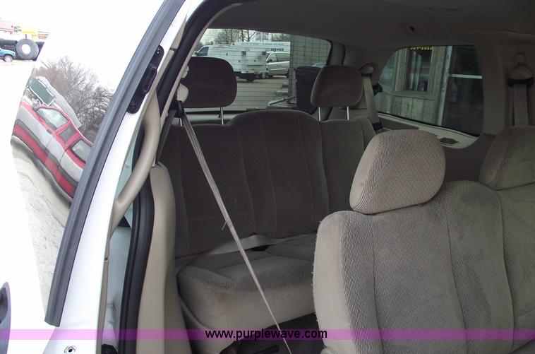 image for item C5917 1999 Ford Windstar LX mini van