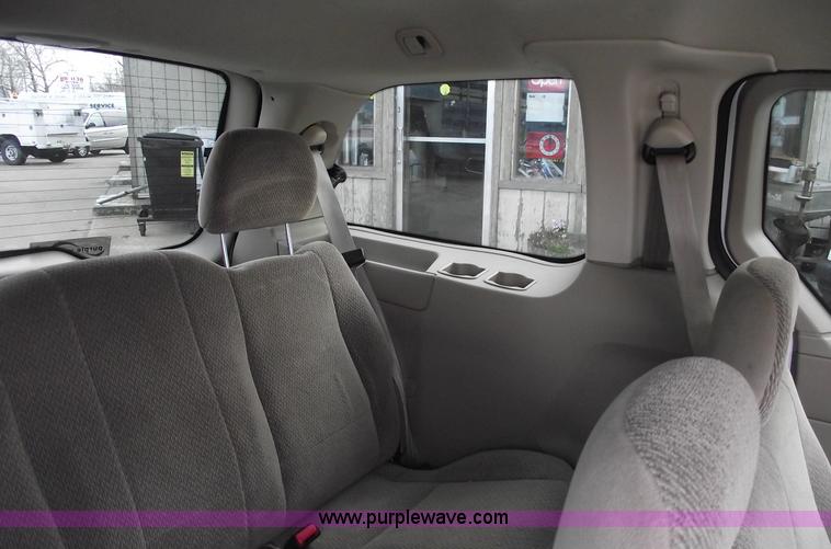 image for item C5917 1999 Ford Windstar LX mini van
