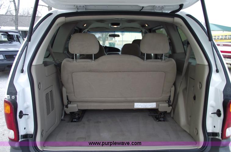 image for item C5917 1999 Ford Windstar LX mini van