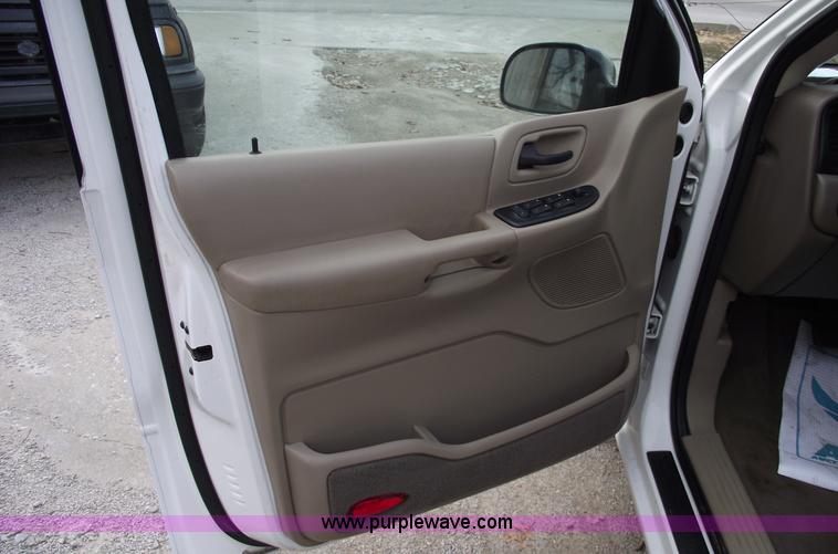 image for item C5917 1999 Ford Windstar LX mini van