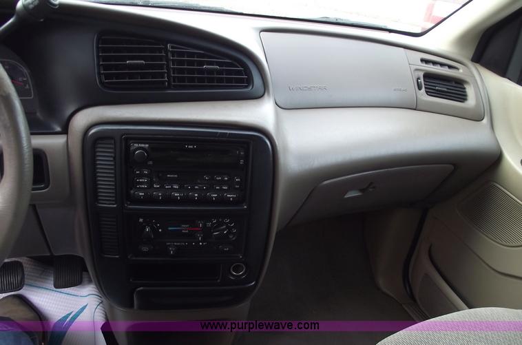 image for item C5917 1999 Ford Windstar LX mini van