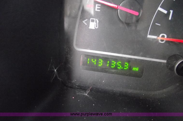 image for item C5917 1999 Ford Windstar LX mini van