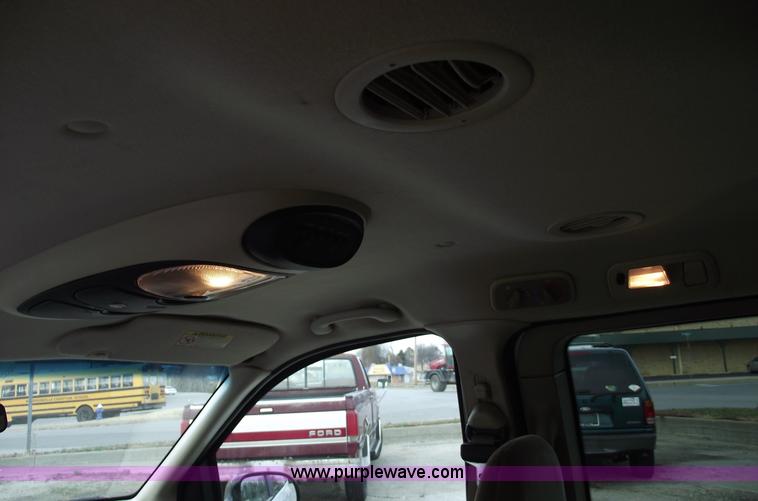 image for item C5917 1999 Ford Windstar LX mini van