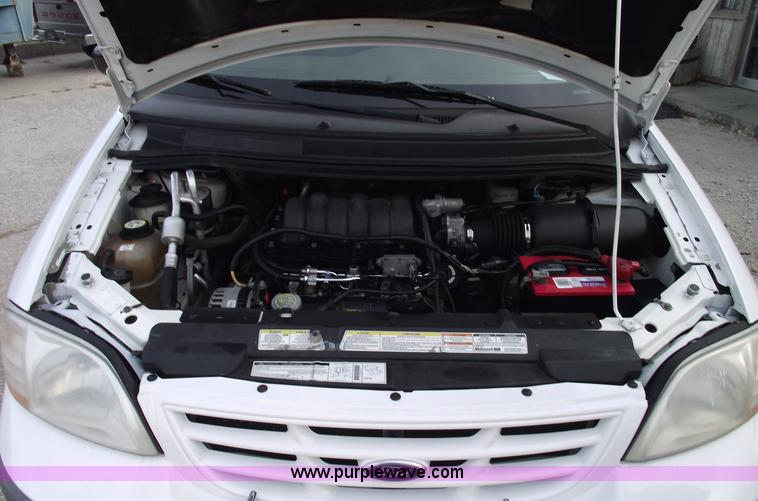 image for item C5917 1999 Ford Windstar LX mini van