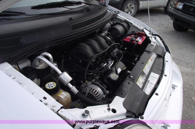 image for item C5917 1999 Ford Windstar LX mini van