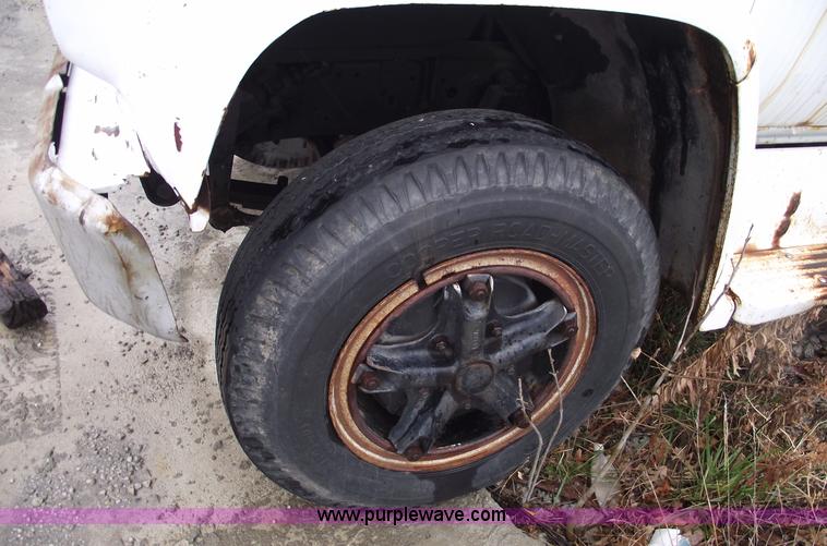 image for item C5950 1981 Chevrolet C60 box truck