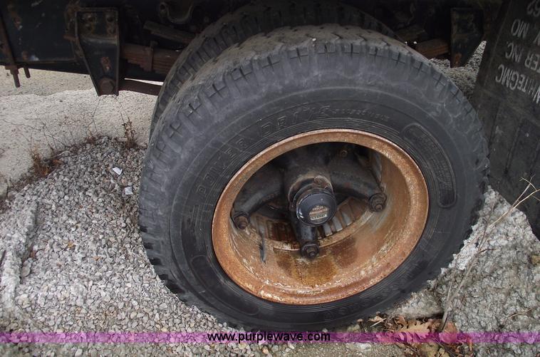 image for item C5950 1981 Chevrolet C60 box truck